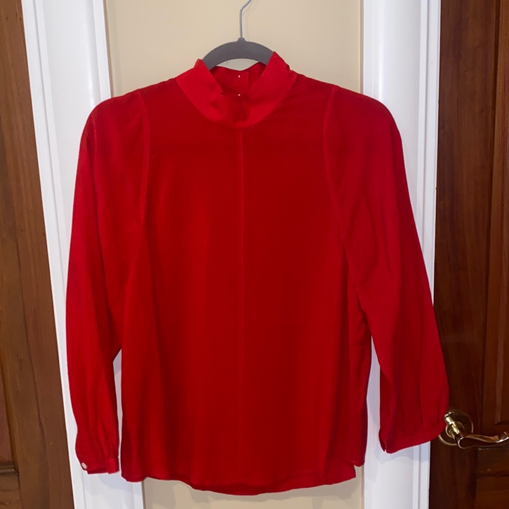 Long sleeve high neck red top